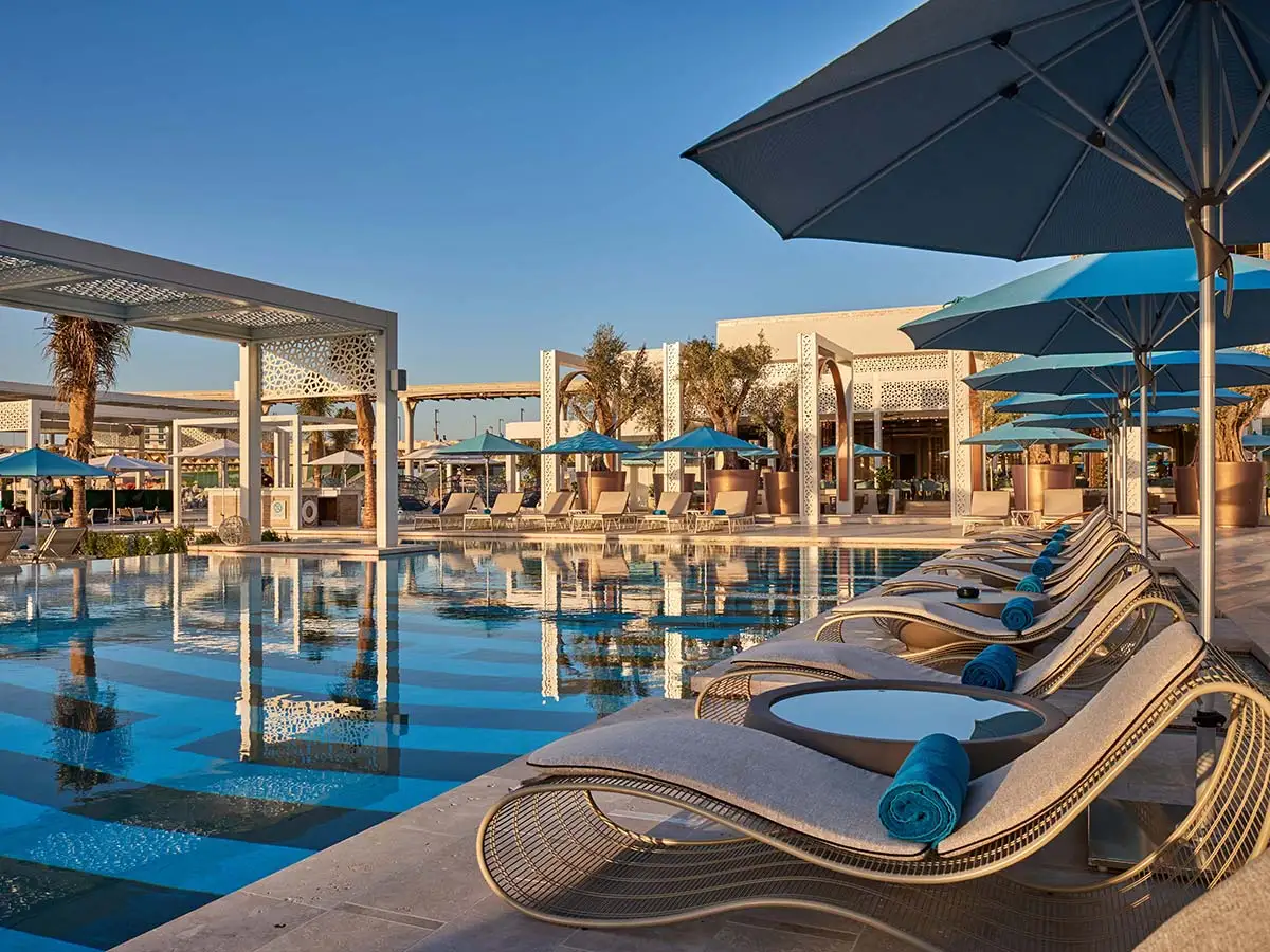 Modern Luxury Patio Handmade Aluminum lounge chair poolside sun bed