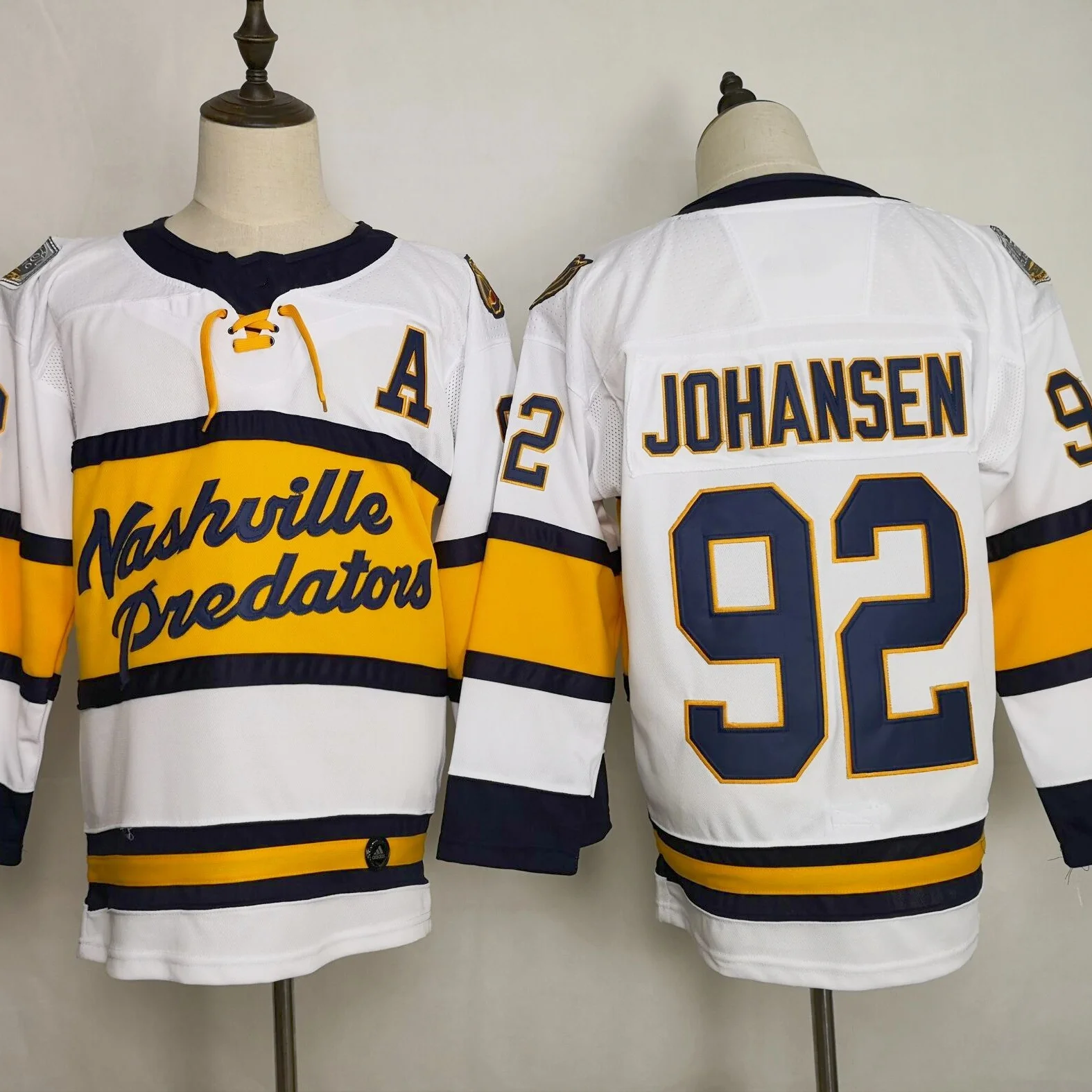 NHLing Nashville Predator ice hockey jersey with customized embroidery design.