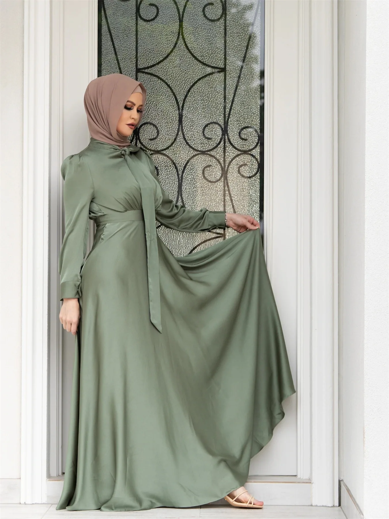 Wholesale Gorgeous Satin Long Maxi Dress Women Islamic Modest Khimar Hijab Abaya Casual Muslim Floral Long Sleeves XL Polyester