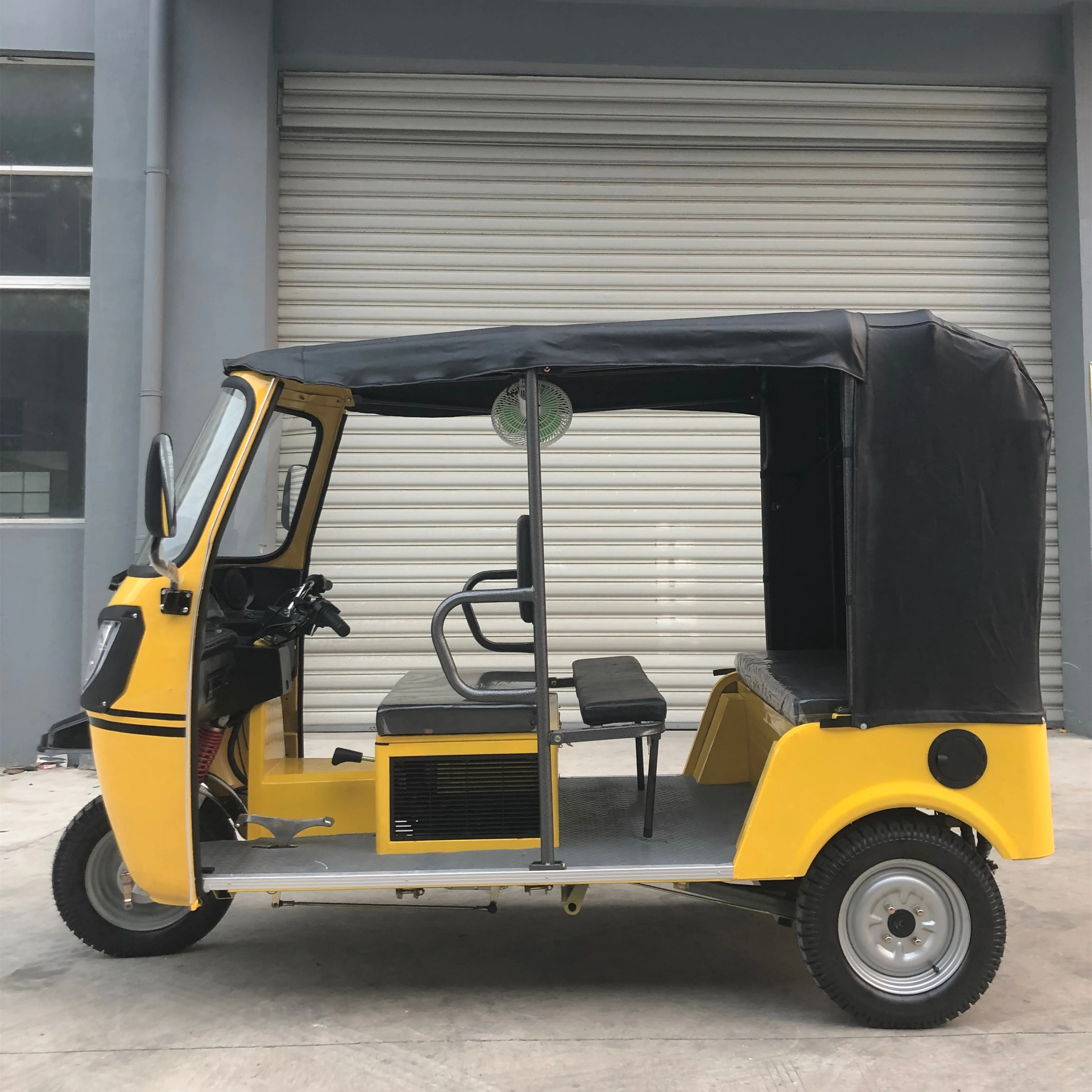 High Quality Tuk Tuk 200cc Adult Passenger Tricycle Gasoline 3 Wheel Motorcycle MOTO TAXI