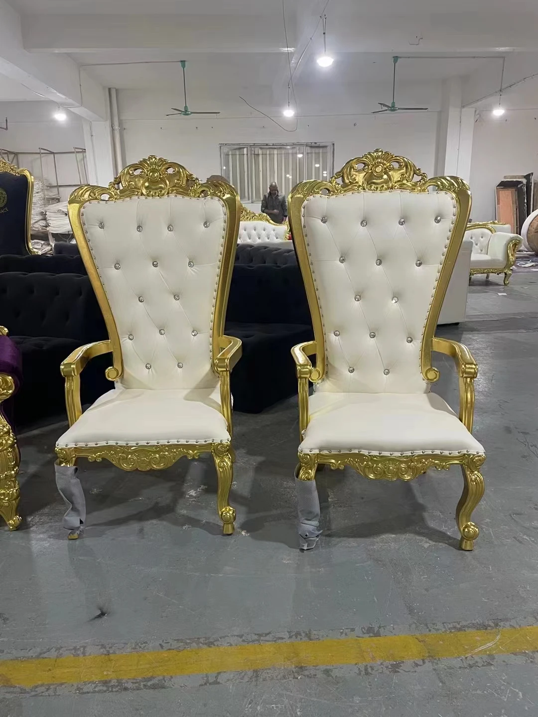 Luxury royal wedding event bride and groom king chair with armrest