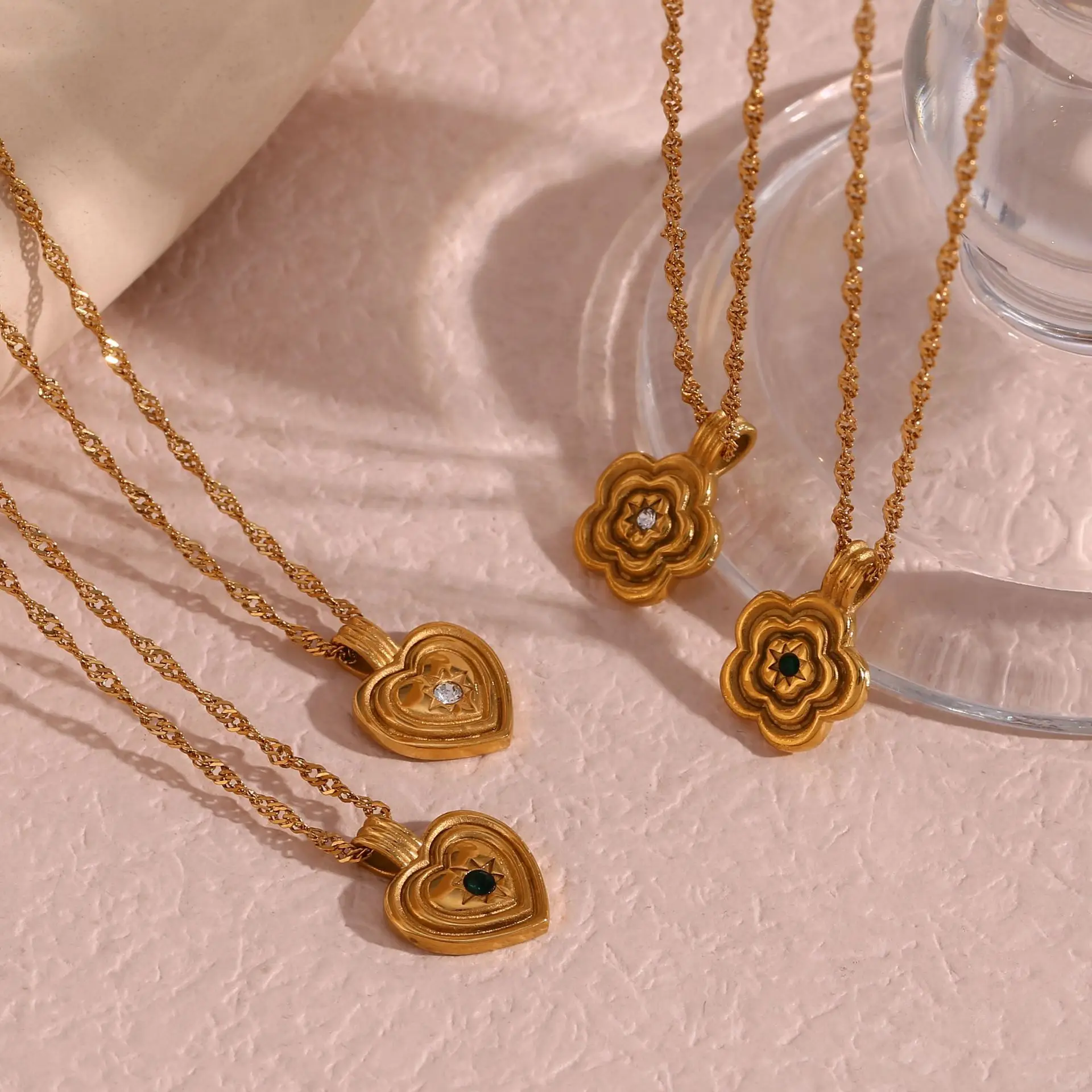 Tarnish Free Stainless Steel Gold Plated Design Jewelry Concentric Design Flower Heart Pendant Necklace