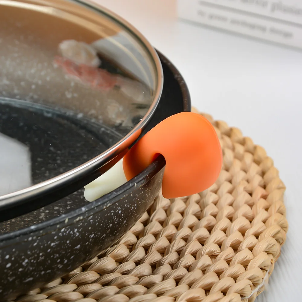 BPA-Free Heat-Resistant Cute Design Silicone Chili Carrot Spill Resistant Holder Pot Clip Silicone Spoon Rest Steam