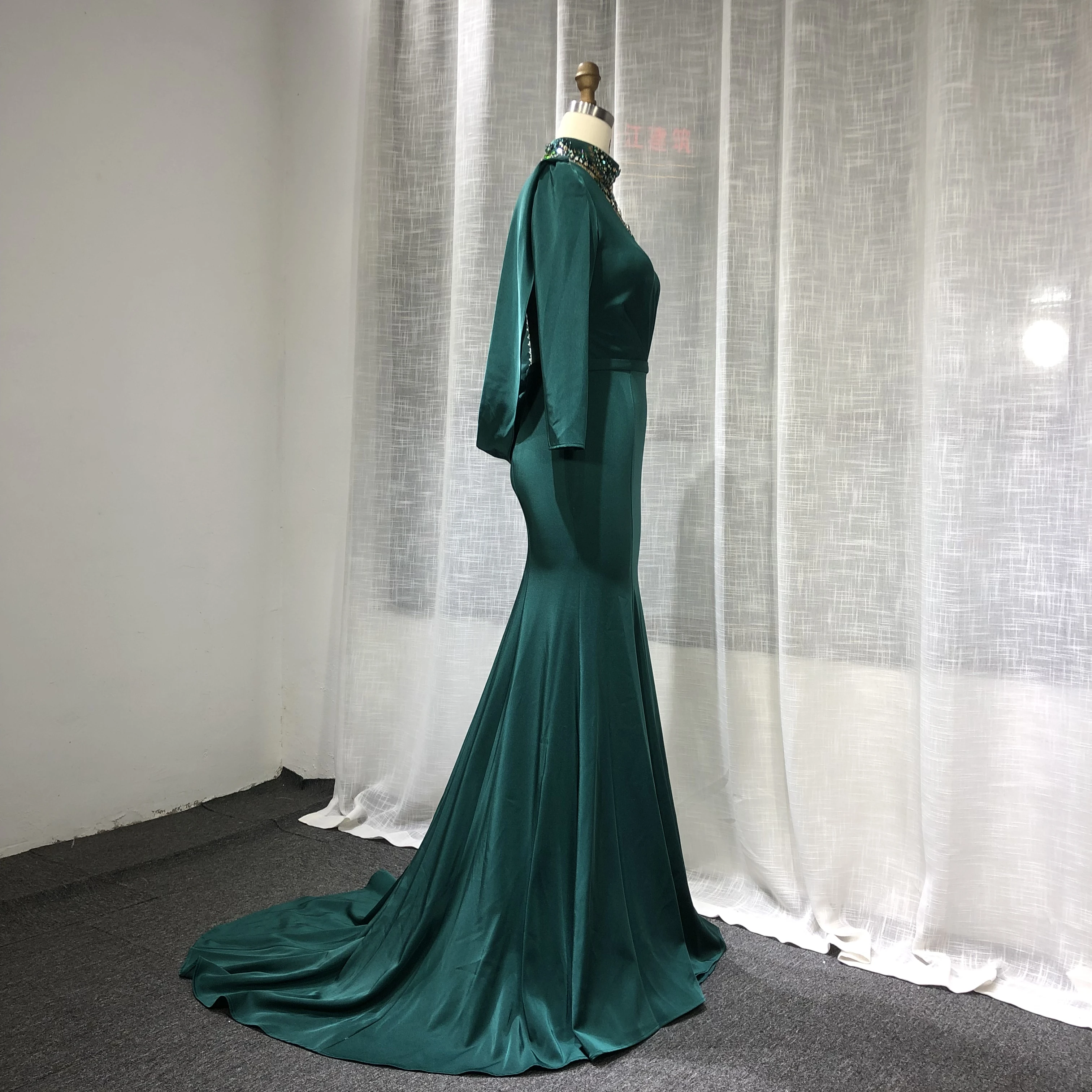 Real Photos Long Sleeve High Neck Green Color Evening Dresses Crystal Beaded Long Prom Party Dresses