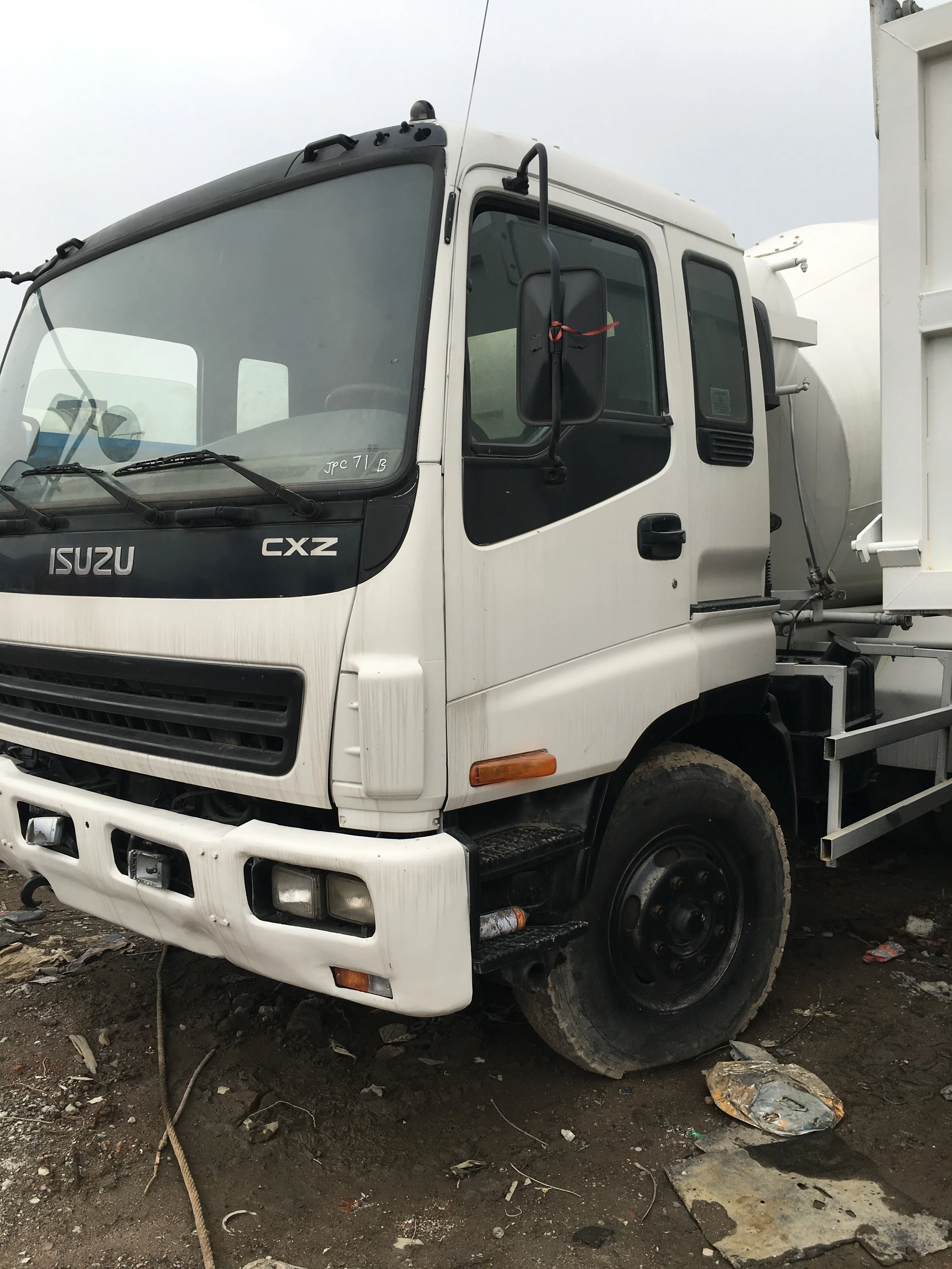 Б/у Бетономешалка ISUZU 9M3 грузовик в хорошей рабочей мешалке