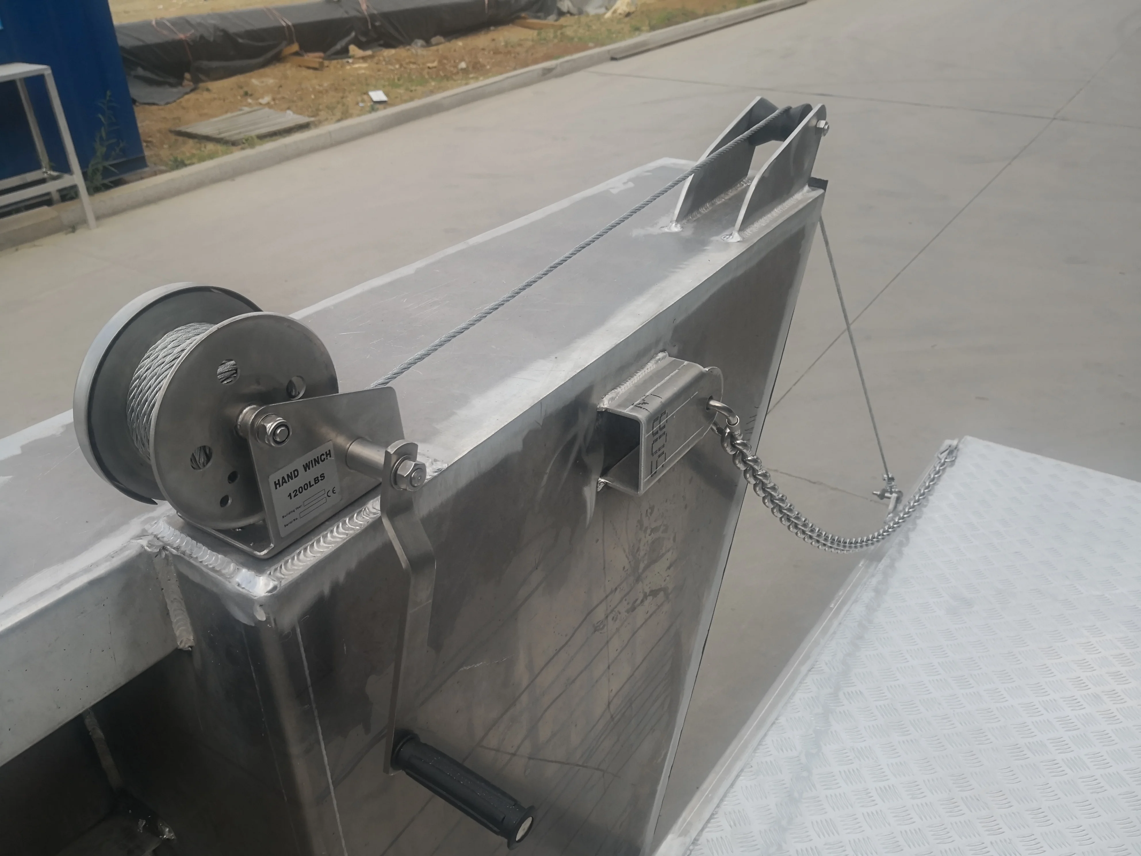 
aluminium landing craft with flybridge 