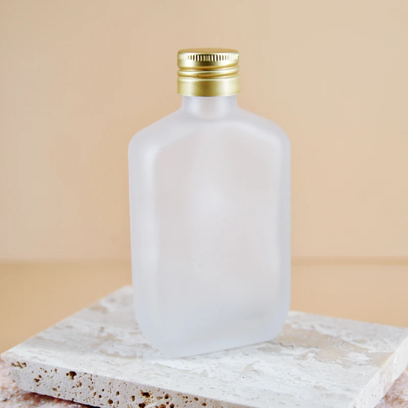 High quality 100ml flat square clear and frost color  mini wine vodka glass bottle with screw aluminum  lid
