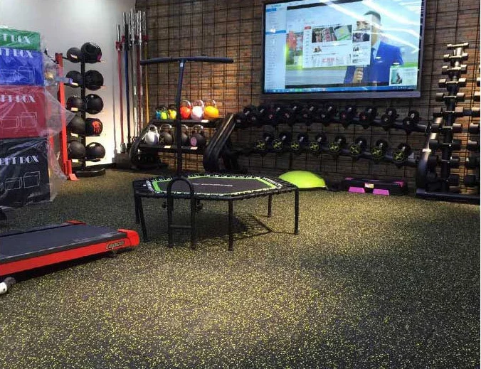 Оптовая продажа с фабрики, комнатный коврик для фитнеса и спортзала, высококачественный резиновый настил для спортзала, рулон кроссфита, клубный резиновый настил для спортзала, продажа