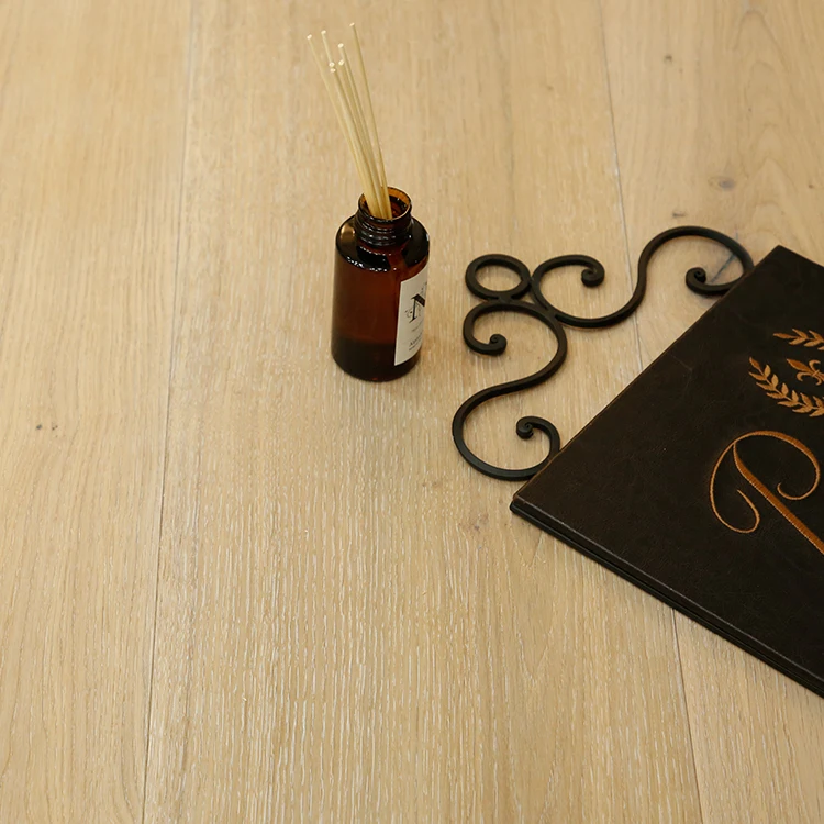 
Top of the Line Solid Wood Herringbone Timber Plank Hardwood Flooring 