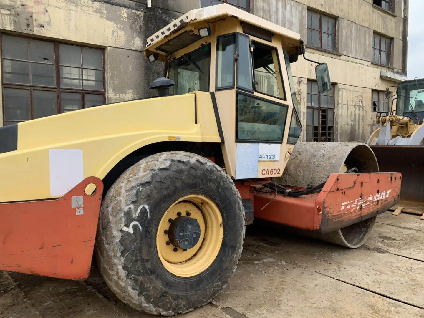 Подержанный ролик катушки Dynapac CA602D CA30D CA251D CA25D для продажи с хорошей производительностью и хорошим