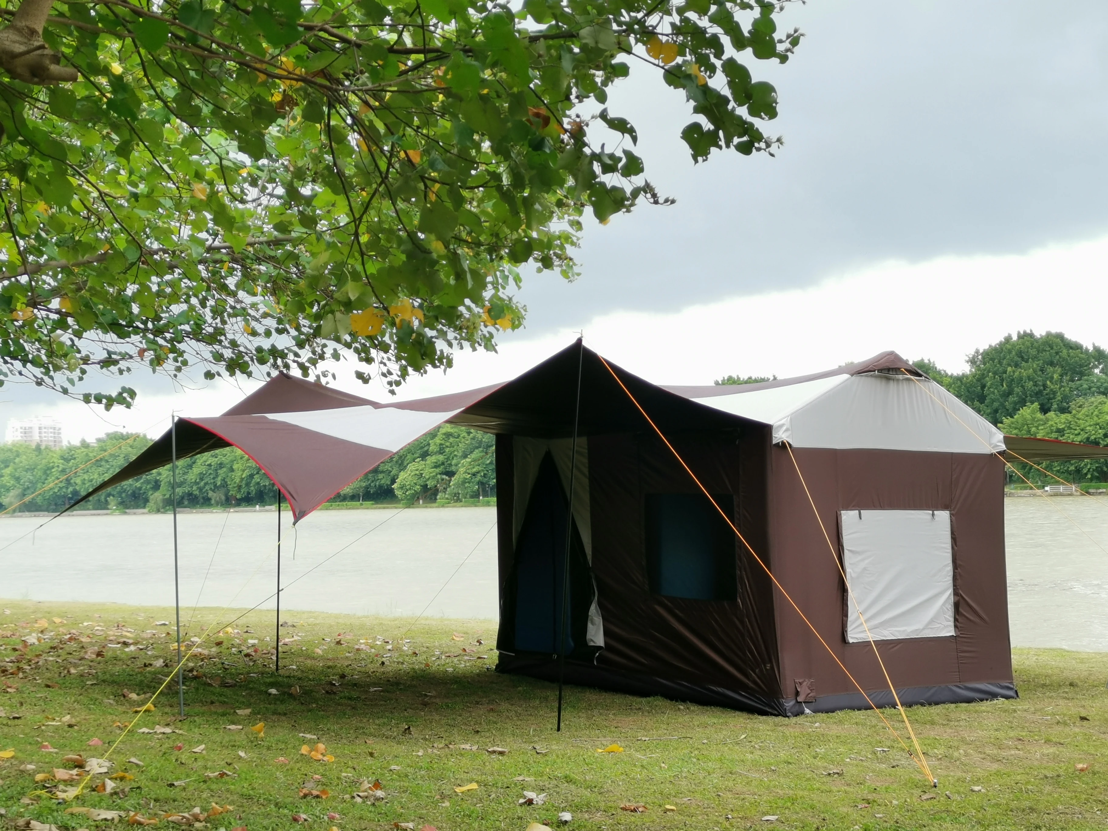 Drop stitch material hard luxury living resort  portable inflatable big camping tent for camping