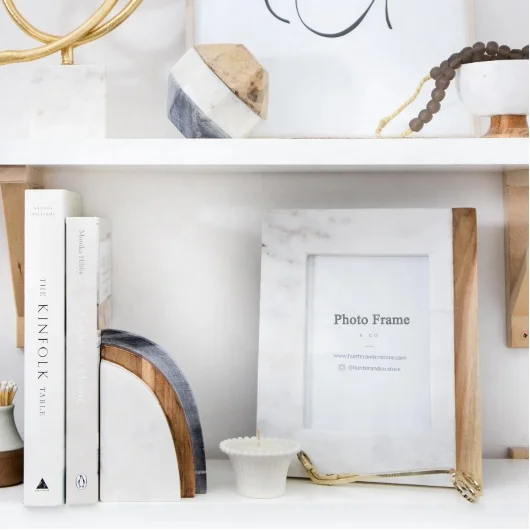 Hot Selling Standing Wood Strip White Marble Photo Frame For Table Top And Wall Mounting Display