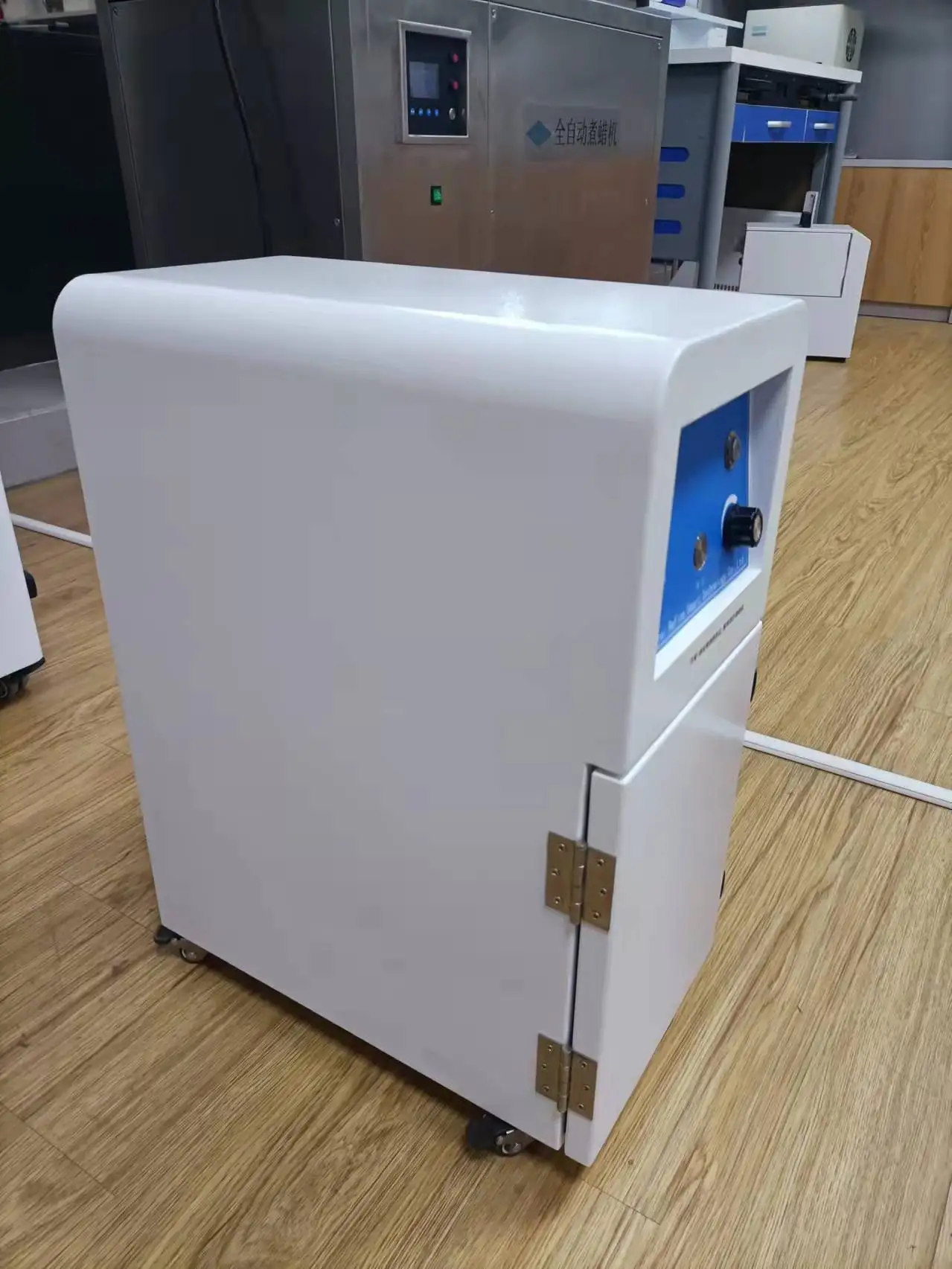 Licensed rechargeable industrial laboratory vacuum cleaner dental lab