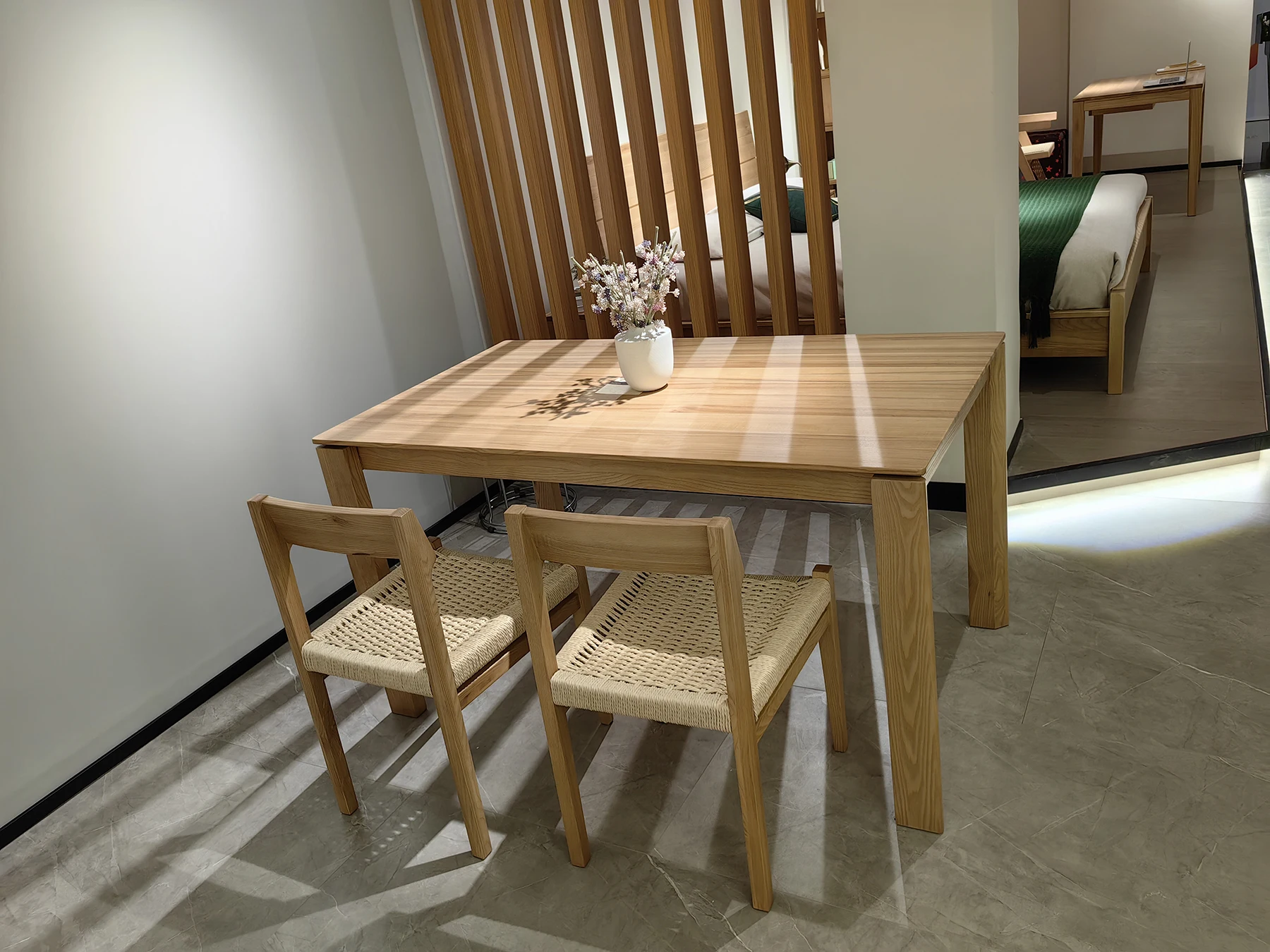 Easy Assemble and CKD Small Volume Package Rectangular Dining Table Solid Ash Wood Modern Real Lumber Wood Dining Room Furniture