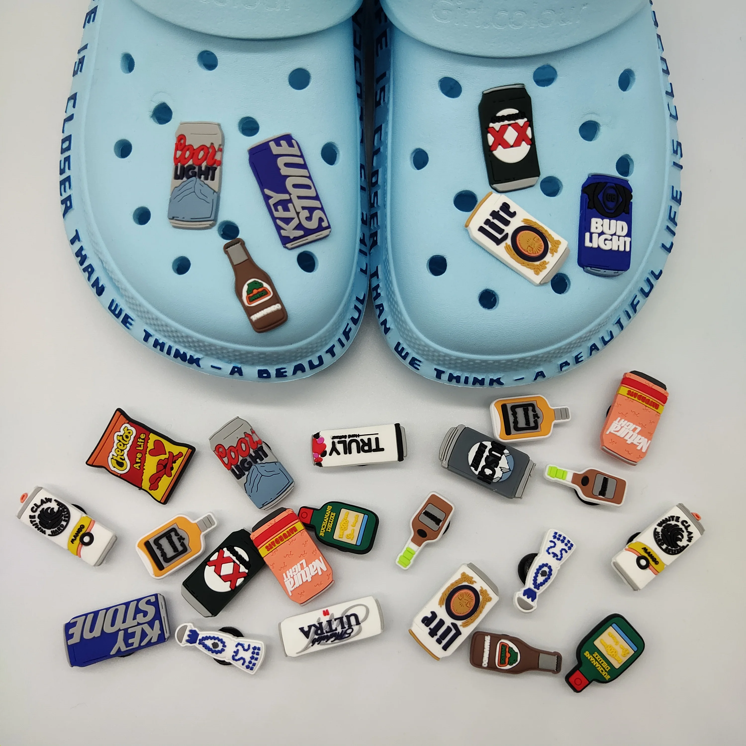 Лидер продаж от производителя, 2024 новый дизайн для пива и брендовые дизайнерские шармы, аксессуары для украшения для сабо, подвески для обуви