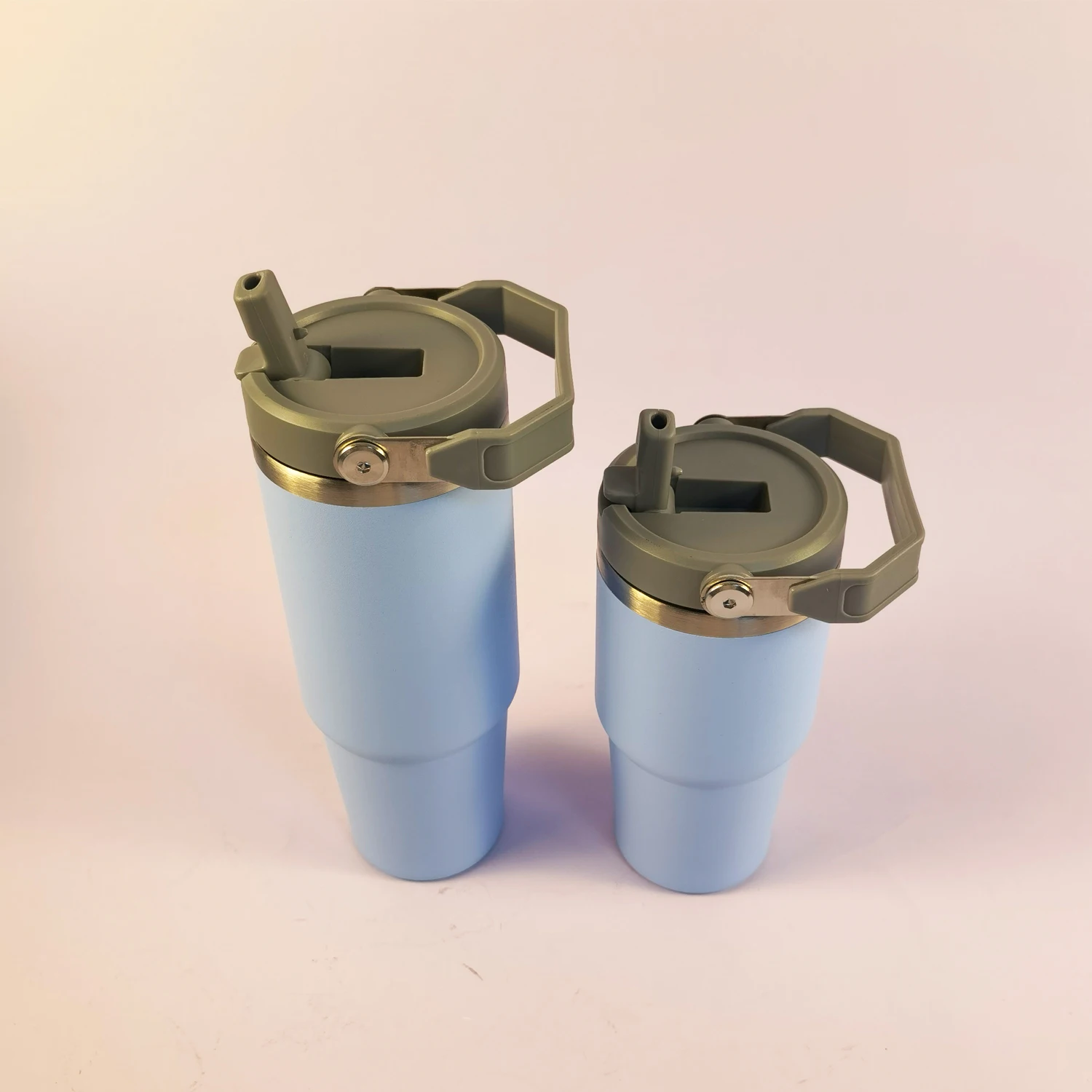 20/30oz Iceflow Spill And Feak proof Reusable Flip Straw Tumbler Vacuum Insulated Water Bottle With Screw Handle Lid