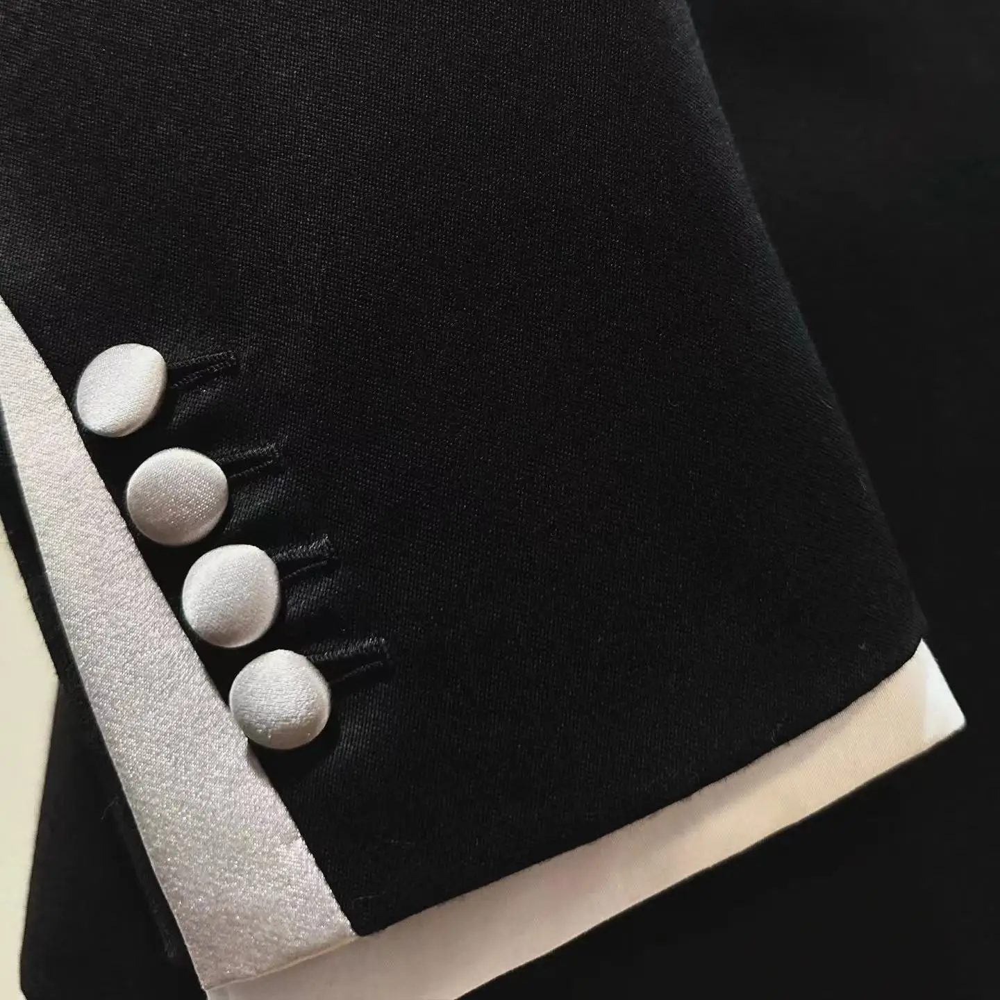 Black White Color Matching Satin Men Wedding Tuxedos Suits Groom Tailored Party Prom Coat Business Wear Outfit 2 Pieces