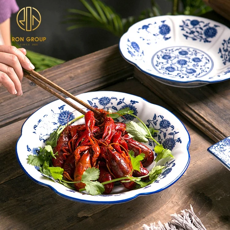 Chinese style handmade white and blue color triangle shape ceramic tableware set porcelain dinner plate for restaurant