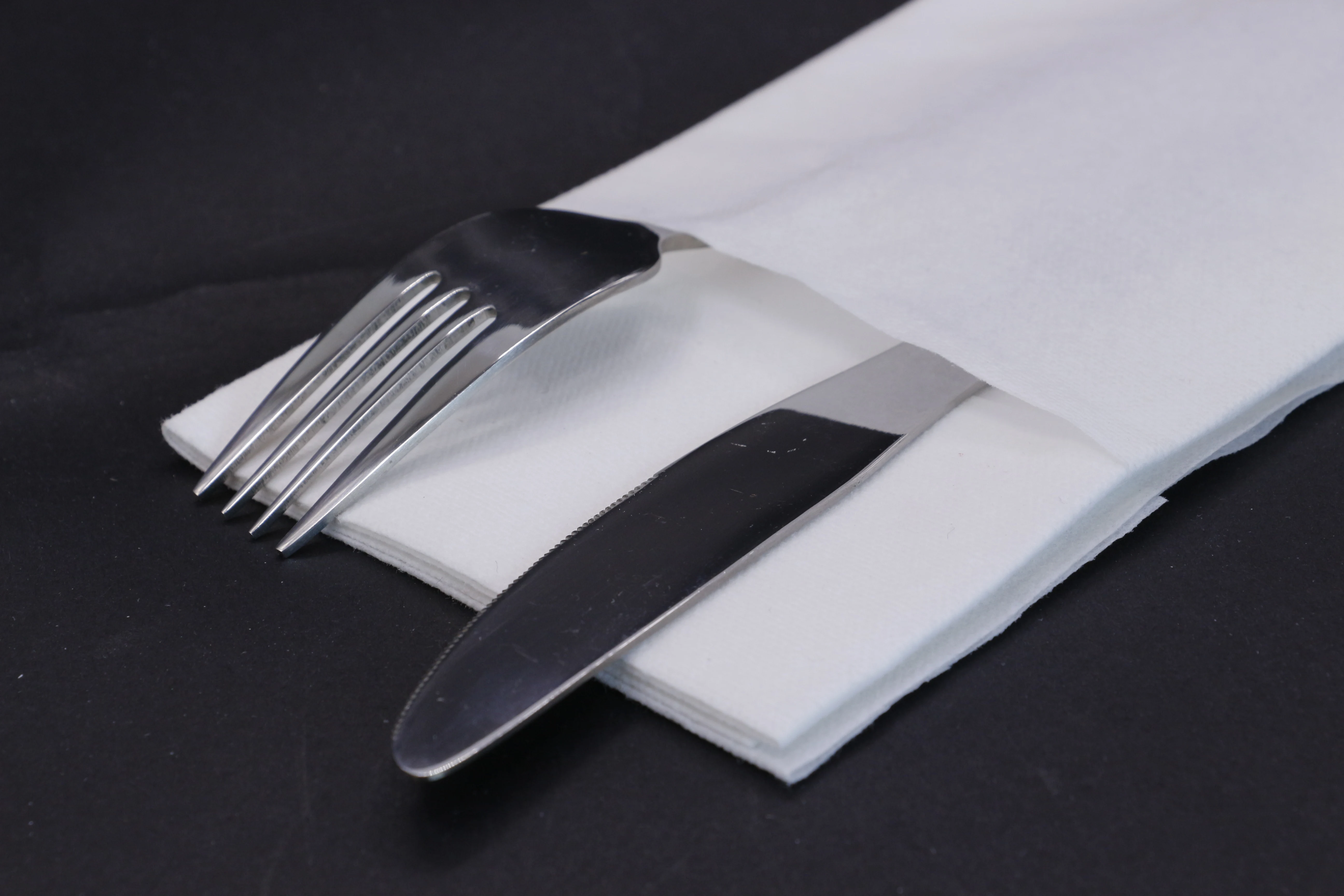 1ply thick white airlaid napkin with pocket