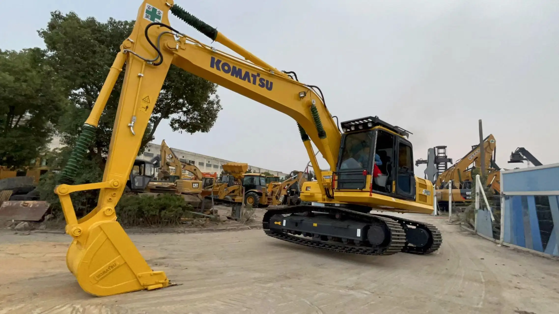 Japan Original used pc200-8 excavators  komatsu pc200 hydraulic crawler excavator 20ton second hand digger cheap price for sale
