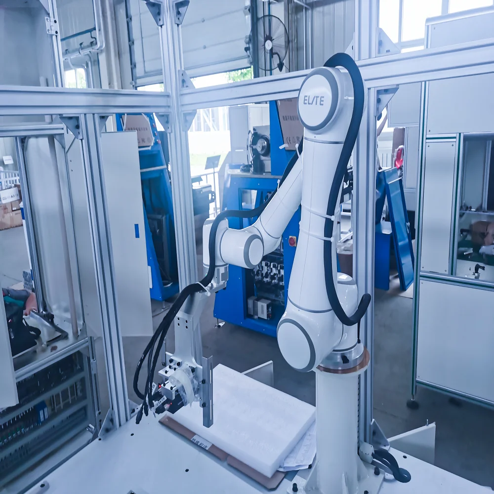 EC66 220V_ 3kg payload_ 6 axis cobot_  Packing Electronic Component_ ELITE ROBOTSS