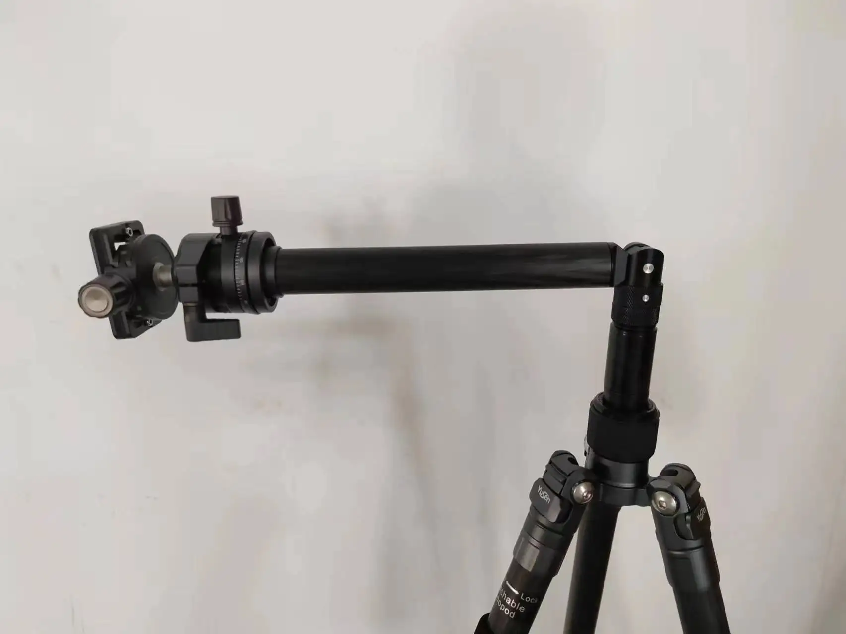 Carbon Fiber  tripod Multifunction Horizontal Center Column Camera Tripod with 360 Panorama tripod ball head for DSLR