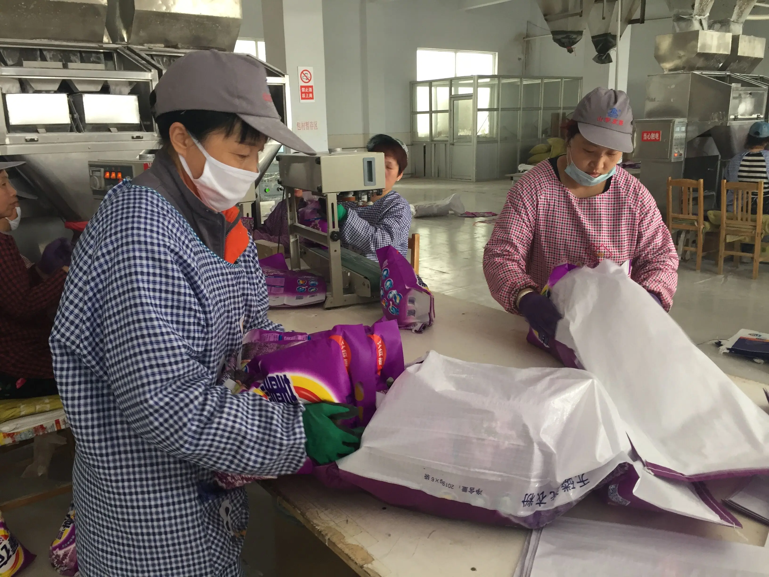 1kg 2kg OEM brand washing detergent laundry powder soap making machine formula 15KG bulk laundry detergent from China