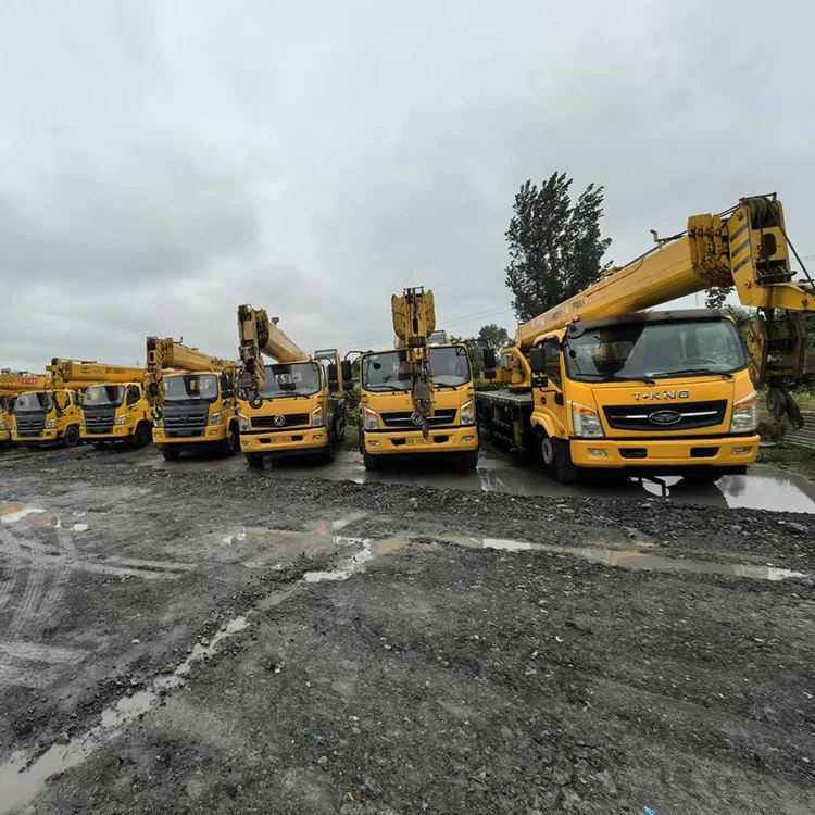 Heavy Duty Truck Crane 4*2 & 6*4  8 Ton-25 Ton Hydraulic Truck Crane