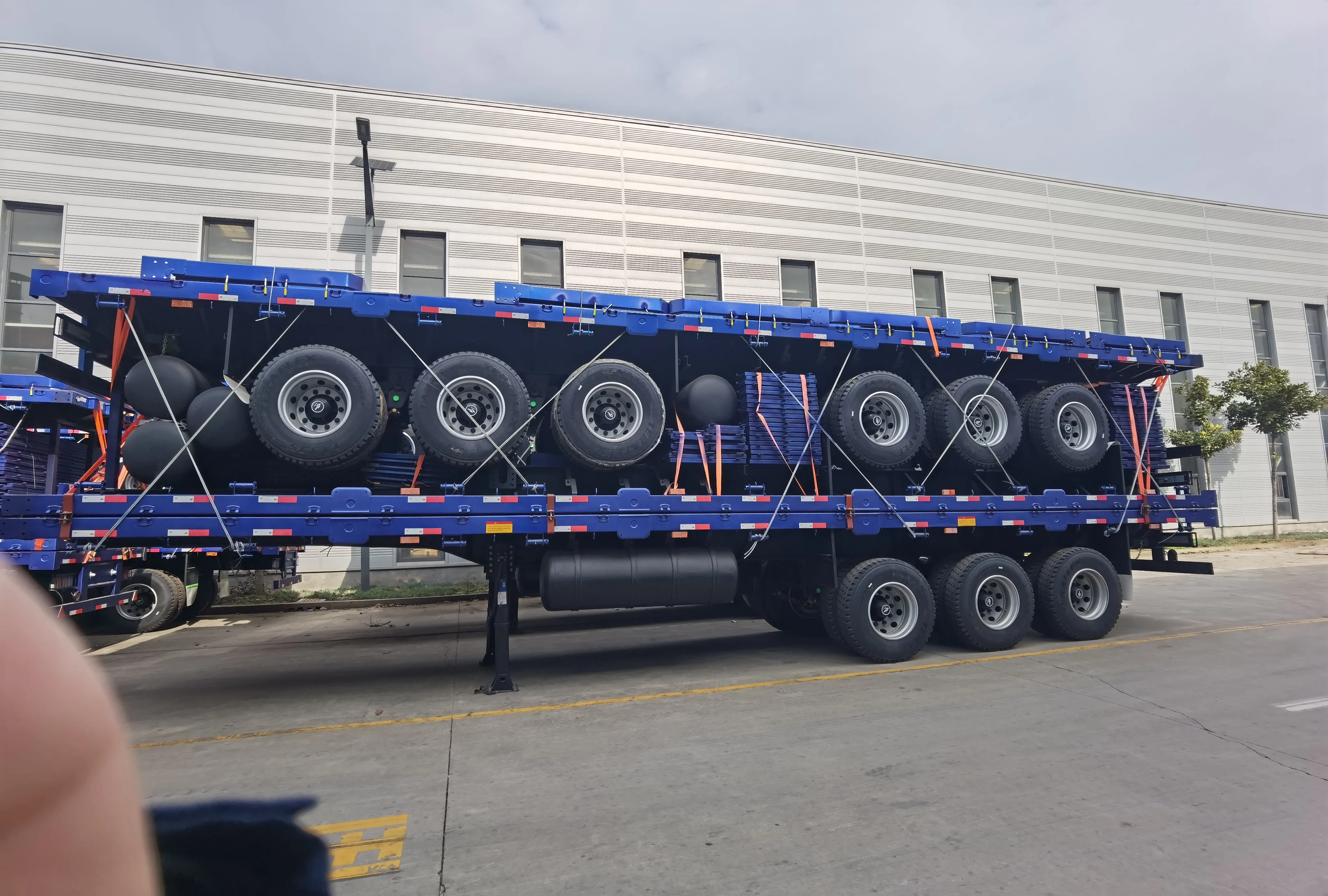 Tri-Axle 40 Feet Flatbed Truck Trailer and Used 40ft Flat Bed Semi Trailer for Sale