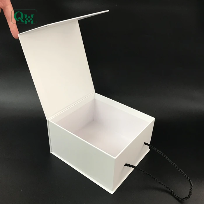 
Custom Luxury White Cardboard Paper Knitting Hat Box Gift Packaging With Nylon Handle 