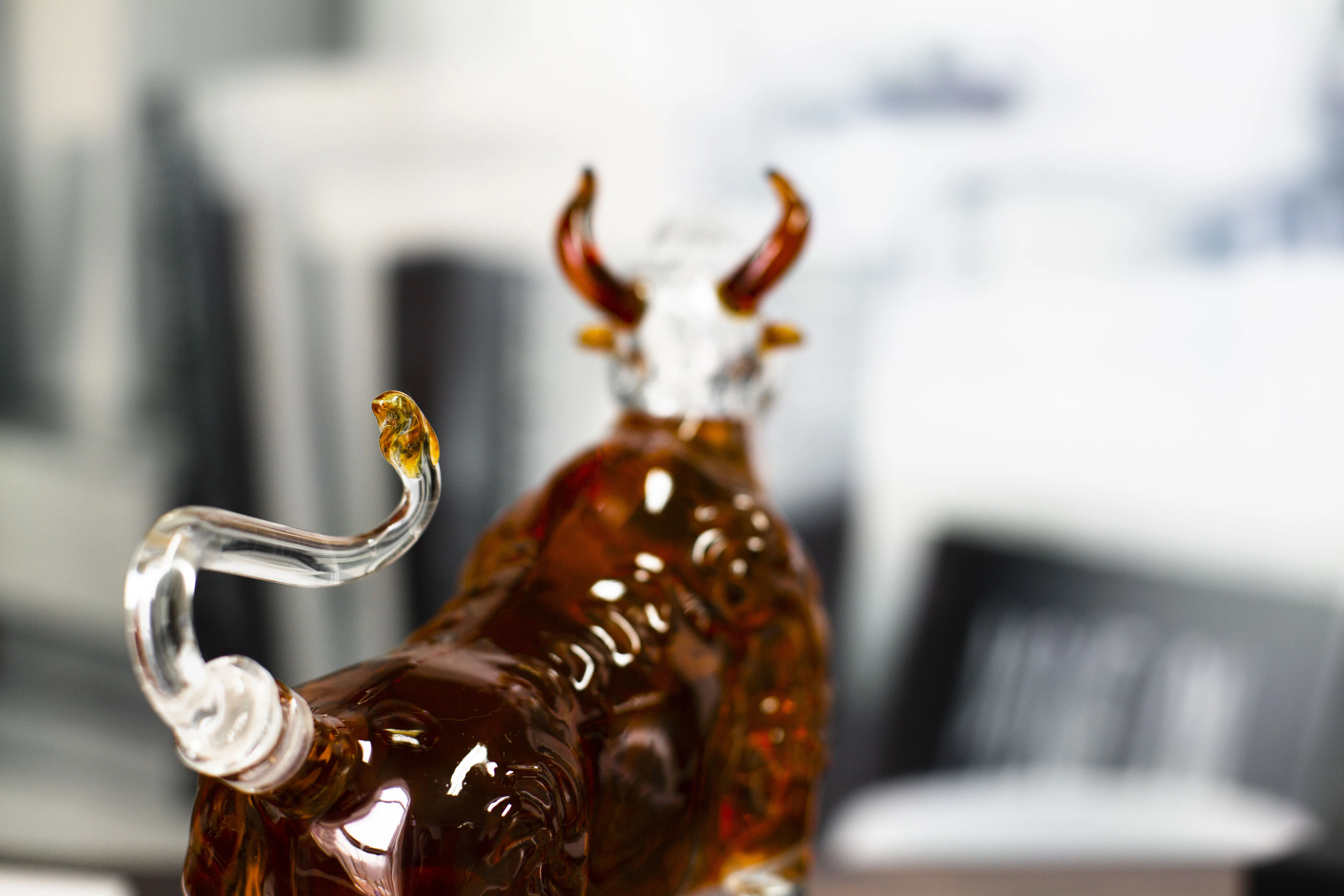 Chinese Zodiac Wholesale Custom Handmade High Borosilicate Glass head up cow Shaped Art Glass Animal Wine Decanter