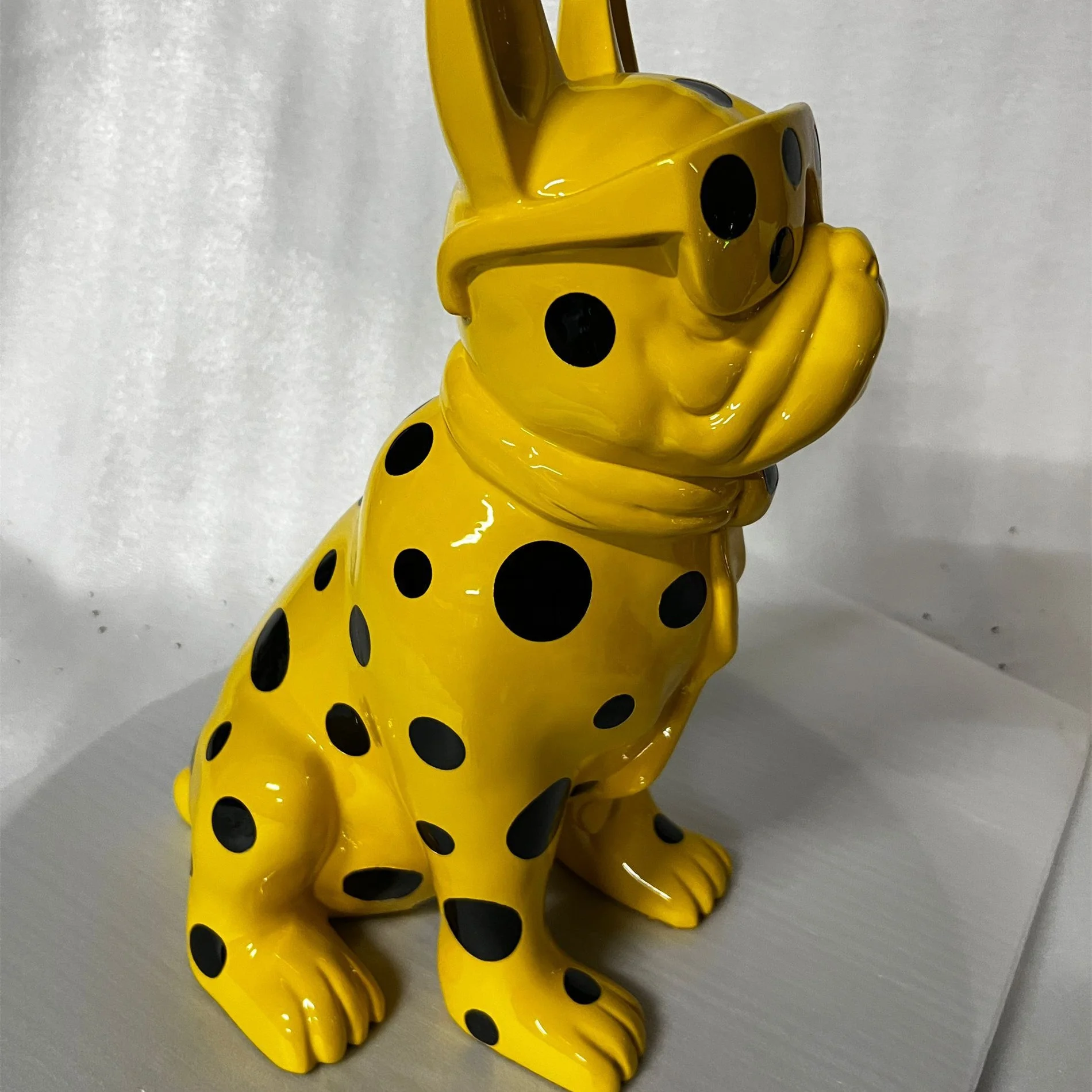 Animal Ornaments Yellow And Polka Dots Resin Sitting Dog Statue Decorative Dog Sculpture For Modern Art Gallery