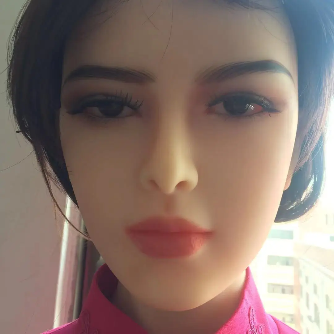 Christmas smart gift welcome robot / humanoid smile bionic programmable voice companion