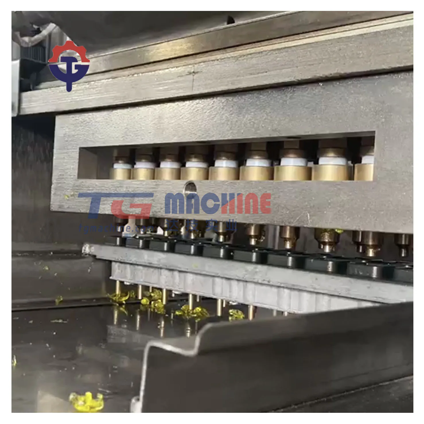 durabel semi-automatic fruit flavour gummy depositing equipment bear shape packaging machine