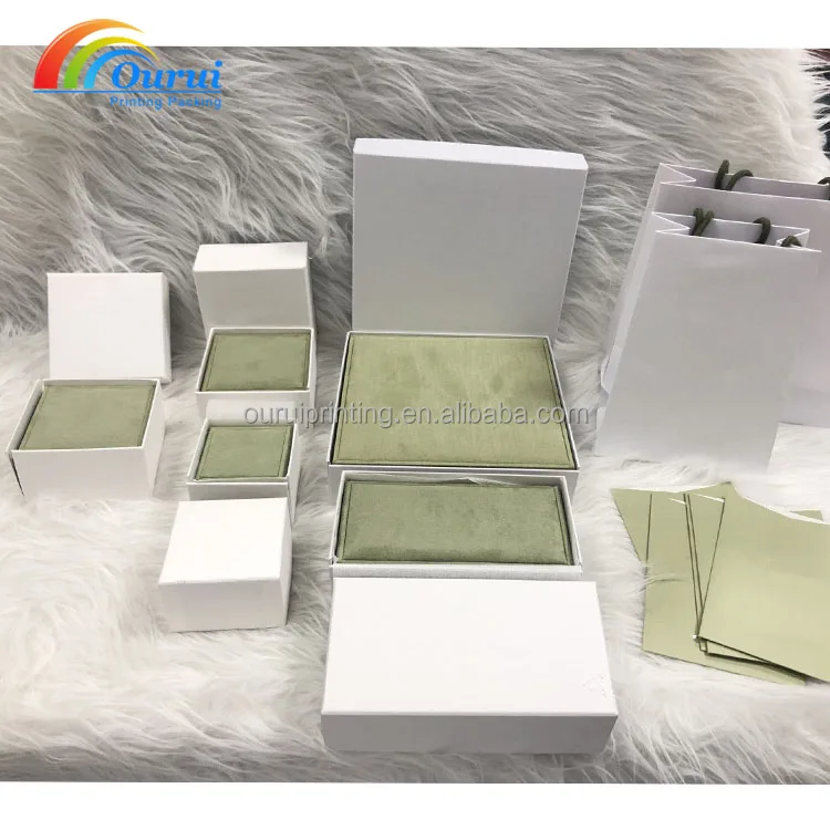 Luxury Green Velvet Jewelry Gift Box PC Material for Packaging Earrings Bracelet Necklace Ring for Storage or Gift Giving