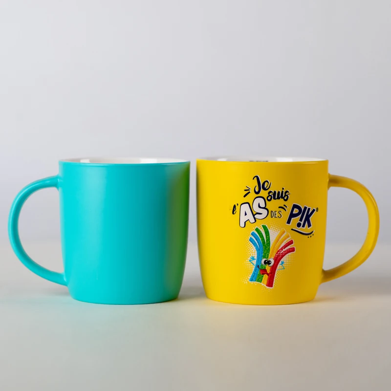 Customized logo ceramic mugs travel mugs with fashion designs
