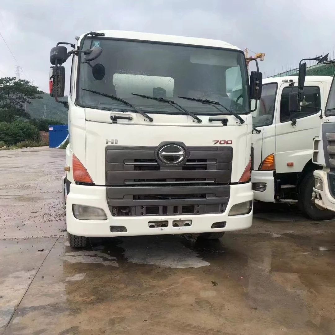 Подержанный HINO 700 тягач 400hp в очень новом состоянии/6x4 из Японии