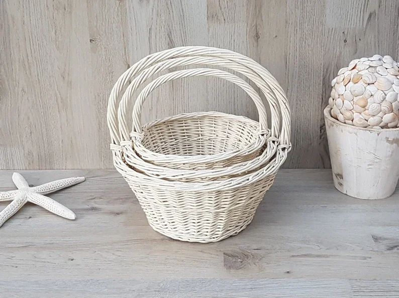Wholesale Basket natural straw white white round willow gift basket White Wicker Baskets with Handle