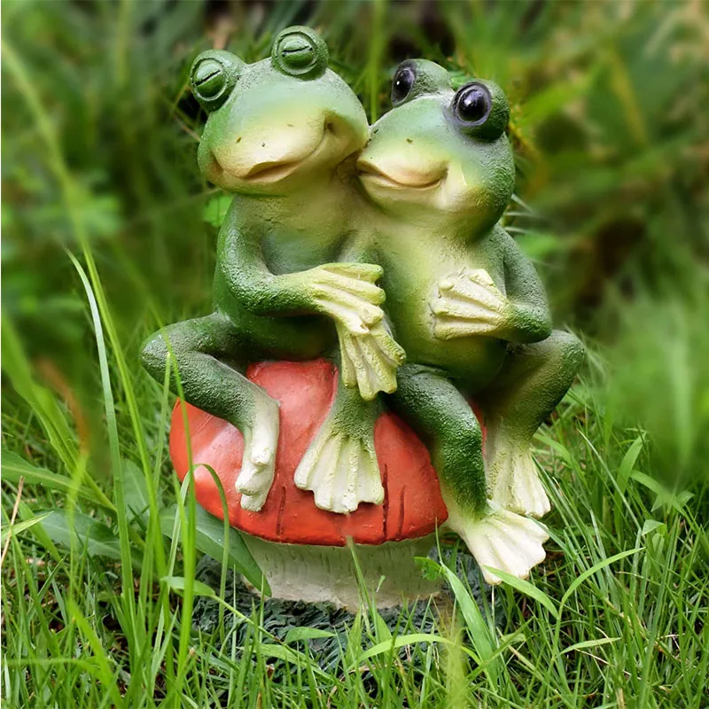 Frog Garden Statues Outdoor Decor Resin Couple Frogs Sitting on Mushroom Statue Waterproof Outside Frog Figurines