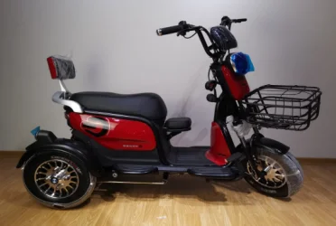 Factory direct sales 48v500w horizontal front suspension non-slip soft start tubeless sports electric tricycle