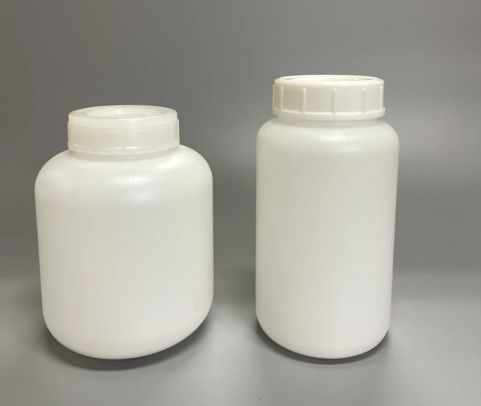 Custom High Quality 2L White HDPE Plastic Round Empty Reagent Bucket