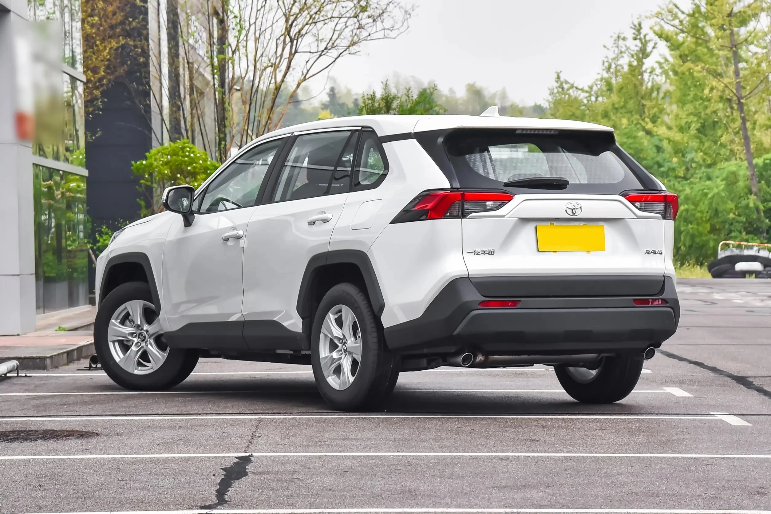 Новый Toyota Rav4 Compact SUV 2.5L CVT Элитная версия с гибридной технологией 5 мест доступна для продажи
