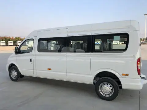 2022 2023 China Hot Selling Diesel Light Passenger Van Saic Maxus V80 2.0T PLUS Car