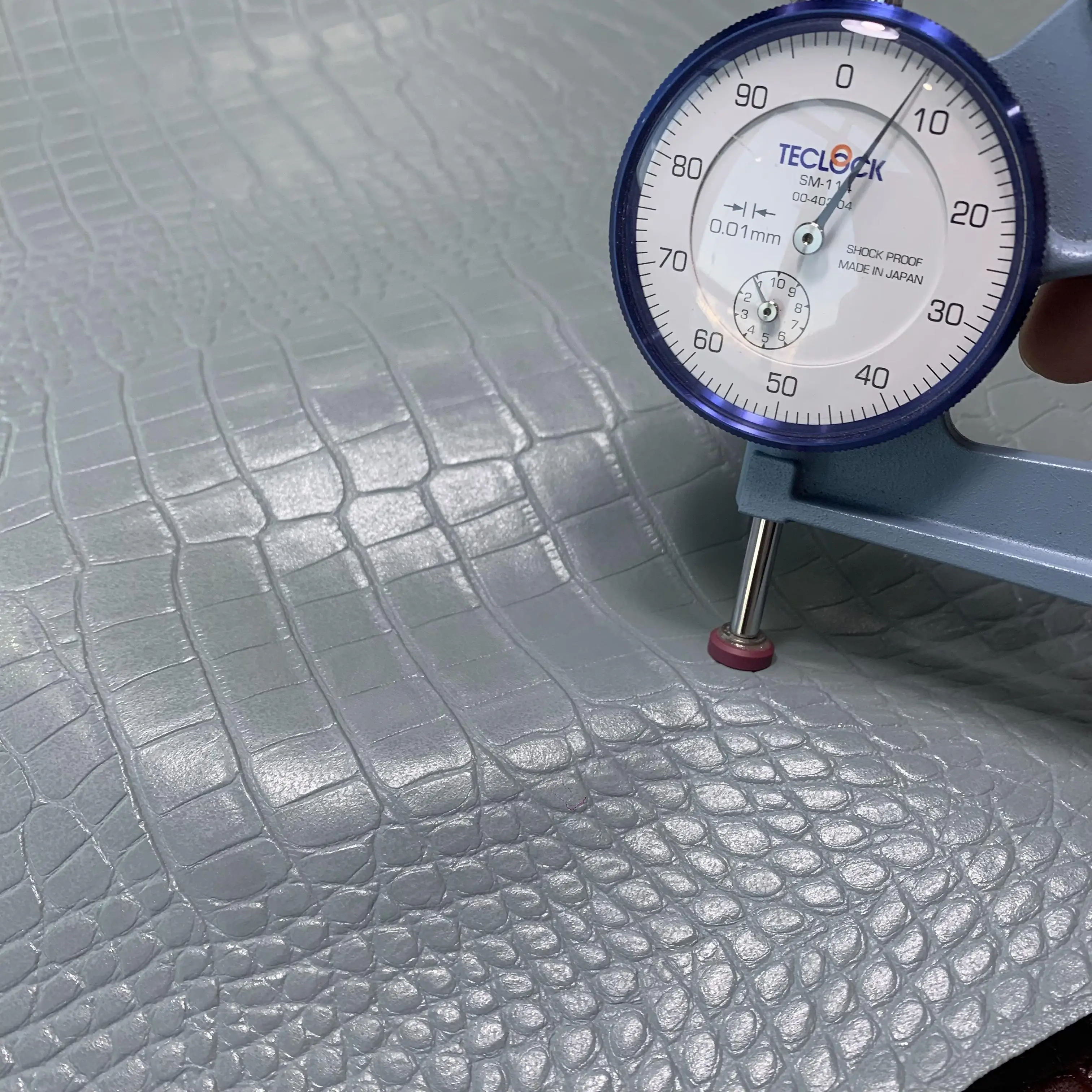 wholesale embossed crocodile pvc leather for handbags and sofa materials