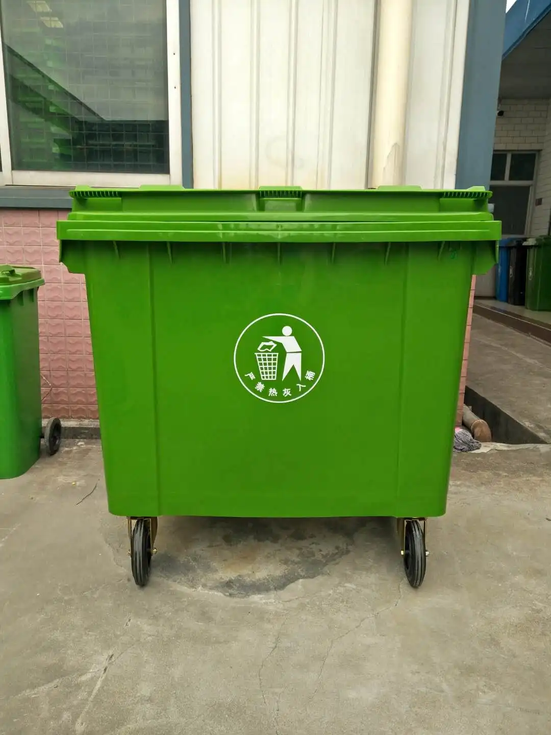 Large Outdoor 660L Public Mobile Wheelie Waste Bin Plastic Street Dustbin with Lid for Garbage Container Service Equipment