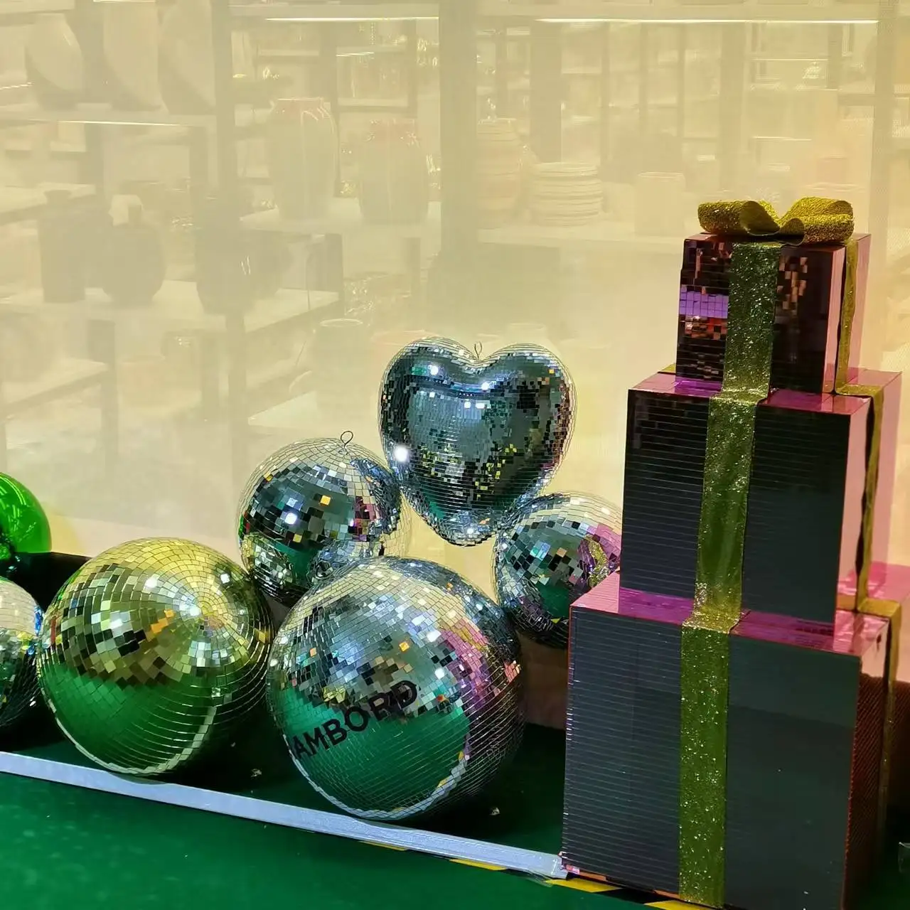 Custom various sizes Shape  Polyron material disco ball clips plastic ball Christmas holiday hangers Supermarket stage props
