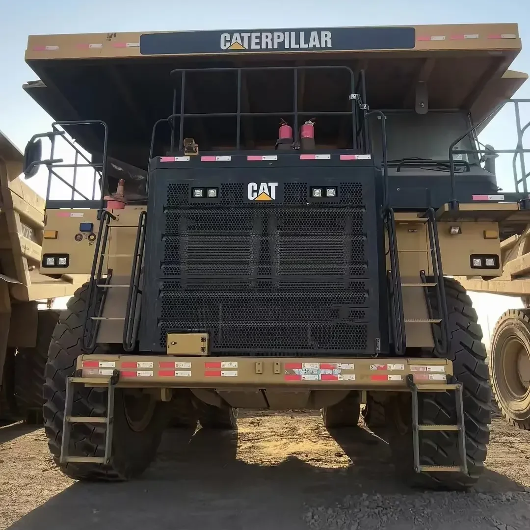 Внедорожные карьерные самосвалы CAT 777E грузоподъемность 90 т и 60 кубических метров карьерный транспорт