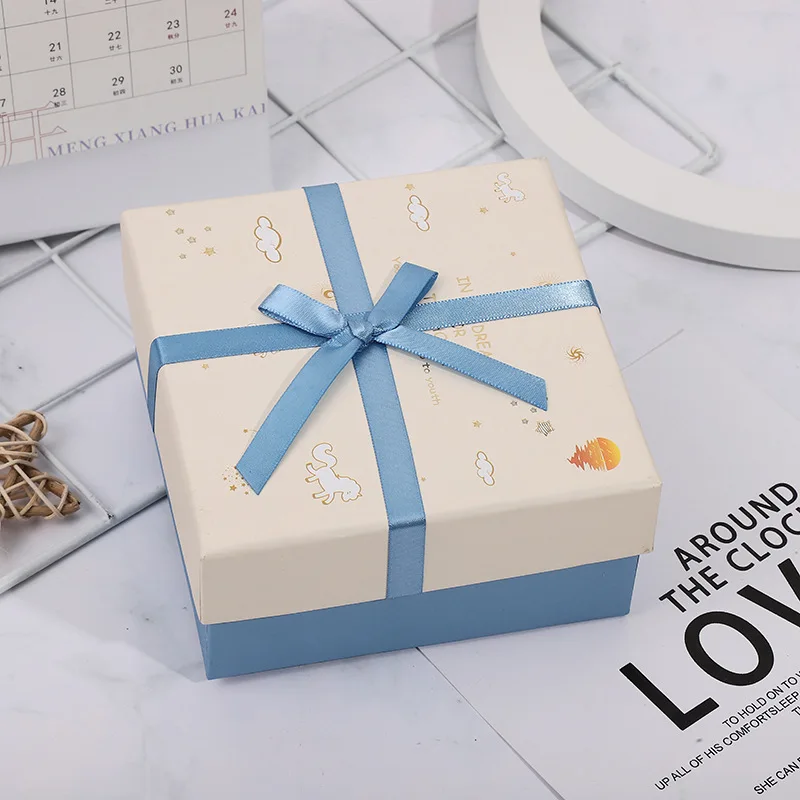 White Corrugated Paper Packaging Beautiful Gift Cakes Paper Boxes With Ribbon