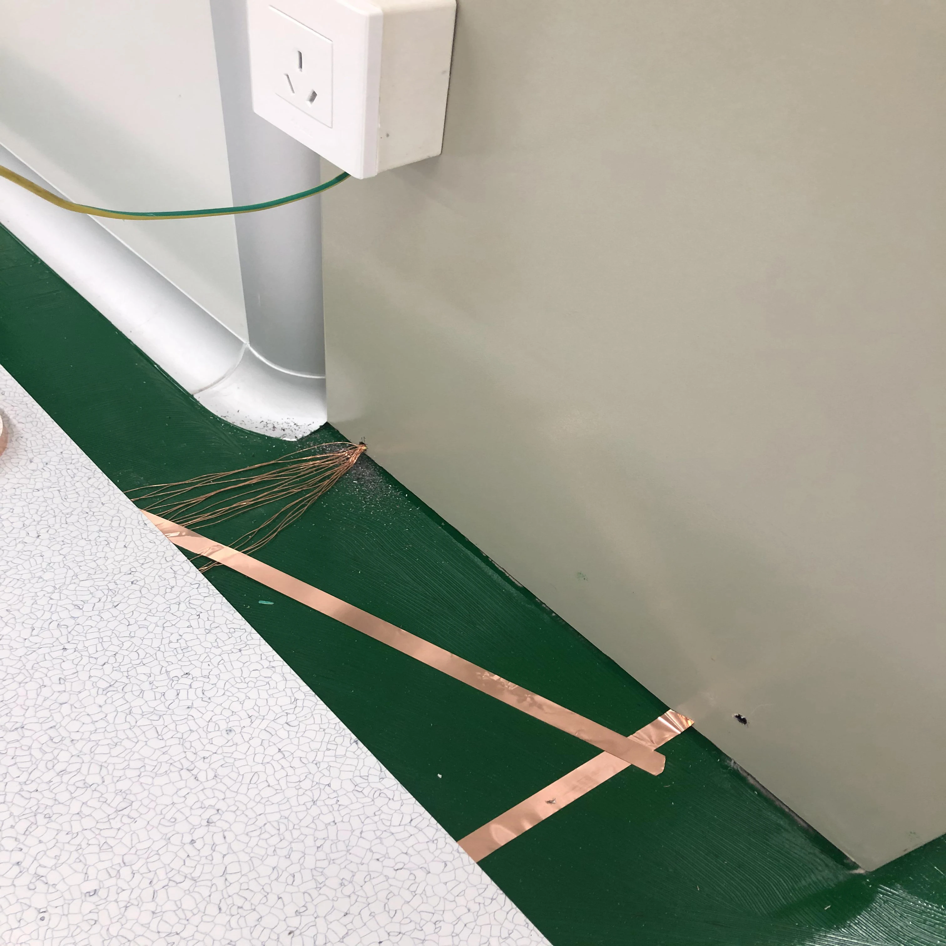 Современный дизайн Антистатическая проводящая напольная плитка ПВХ отделка виниловые полы для компьютерных комнат