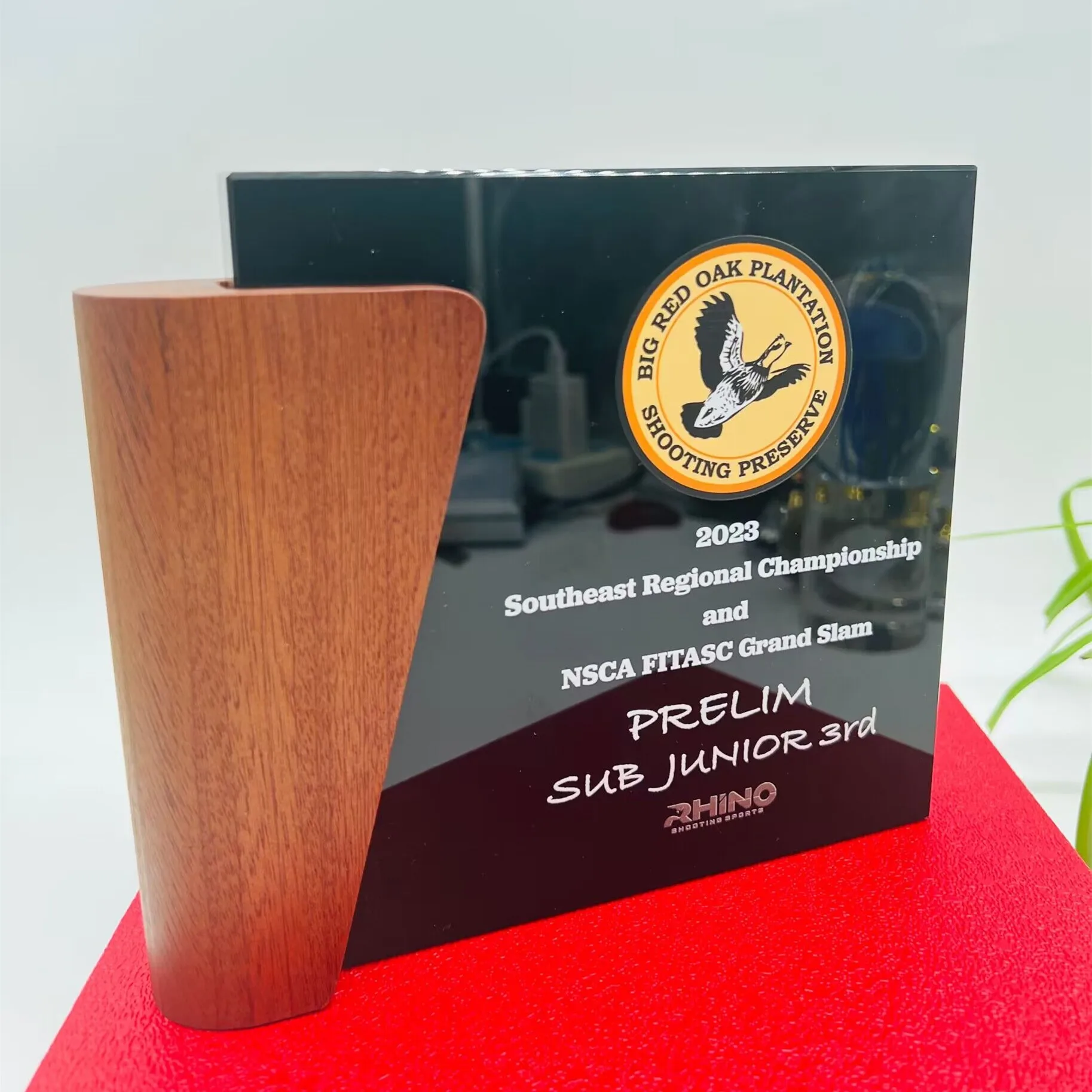 High-end Business Awards Blank Wooden Shield Plaque Customized Logo Glass Crystal Awards Plaque With Wooden Base